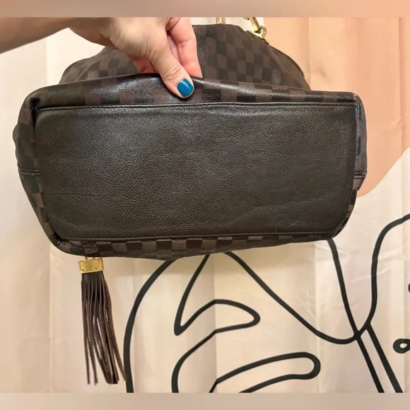 Louis Vuitton Tote Bag - Picture 13 of 16